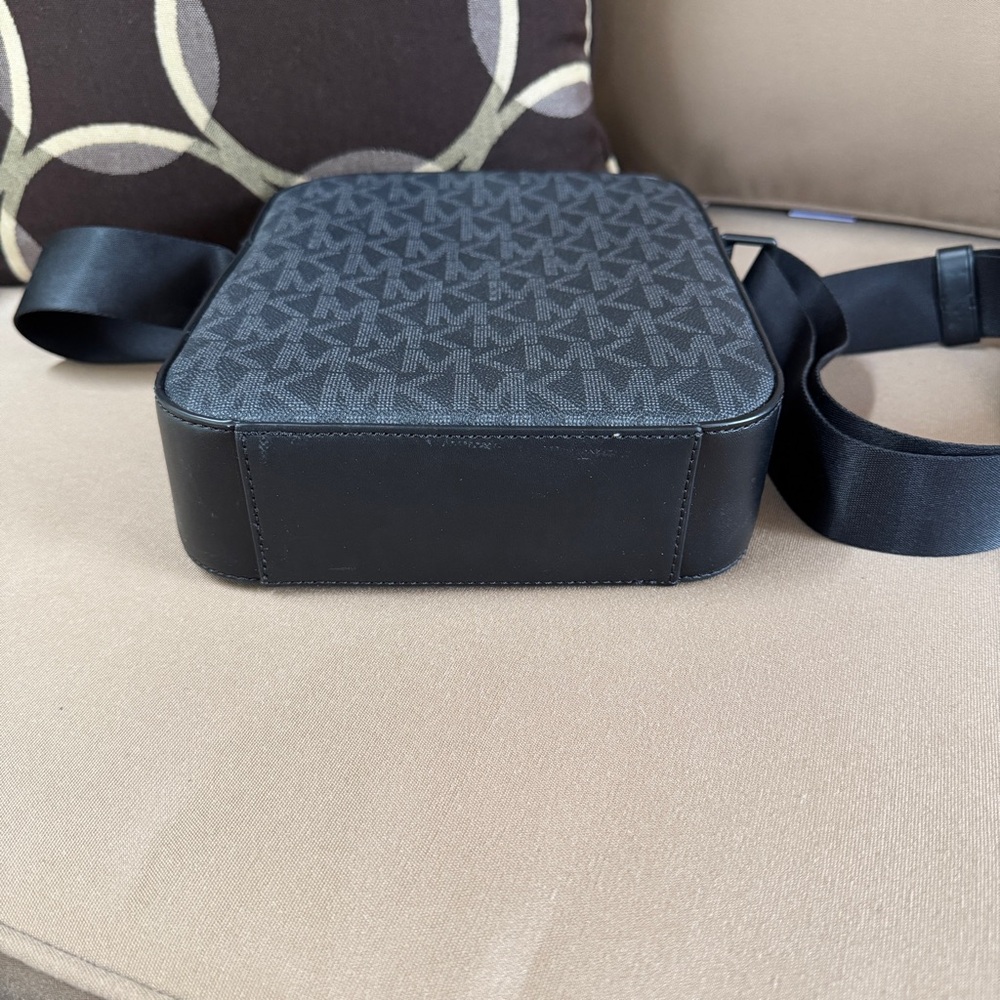 Michael Kors Black Mini Crossbody Bag - Picture 3 of 6